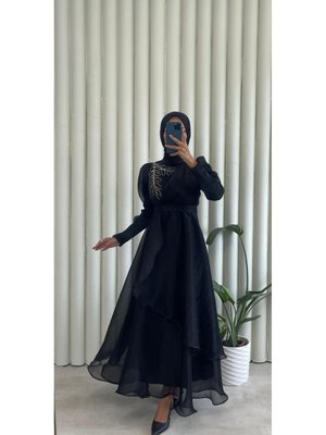 Yakası Taş İşlemeli Janjan Kumaş Parlak Abiye Elbise