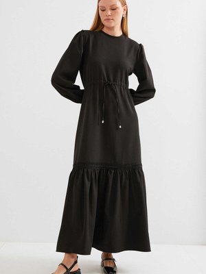 Siyah Dantel Şerit Detaylı Elbise Siyah Dantel Şerit Detaylı Elbise