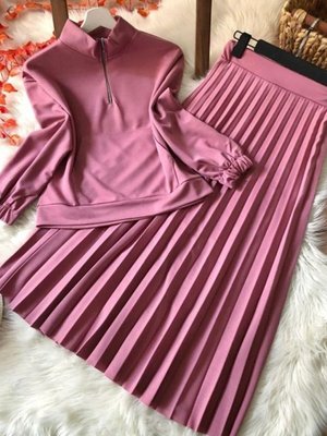 Pembe Pilise Etekli Fermuarlı Takım Pembe Pilise Etekli Fermuarlı Takım