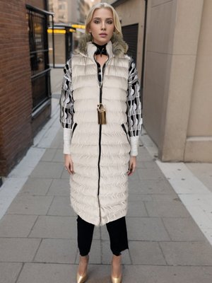 Krem Kapuşonlu Şişme Yelek Krem Kapuşonlu Şişme Yelek