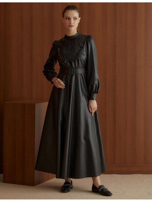 Lazer Kesim Tam Boy Suni Deri Siyah Elbise