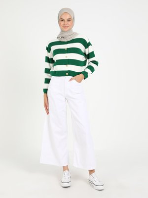 Zümrüt Yeşili Hırka Zümrüt Yeşili Hırka