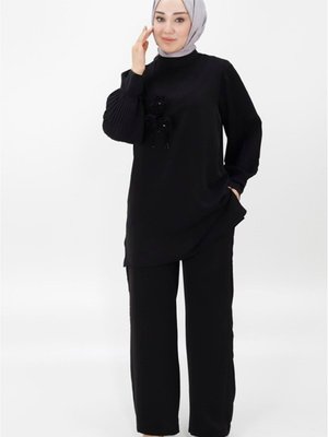 Siyah Jessıca Kumaş Kolları Piliseli Ve Broşlu İkili Takım Siyah Jessıca Kumaş Kolları Piliseli Ve Broşlu İkili Takım