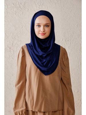 Lacivert Düz Kapüşonlu Viskon Pratik Eşarp Hazır Türban Lacivert Düz Kapüşonlu Viskon Pratik Eşarp Hazır Türban