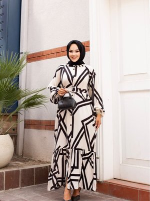 Beyaz Siyah Bisiklet Yaka Önü Düğmeli Ve Etek Büzgülü Şık Kemer İle Viskon Elbise Beyaz Siyah Bisiklet Yaka Önü Düğmeli Ve Etek Büzgülü Şık Kemer İle Viskon Elbise