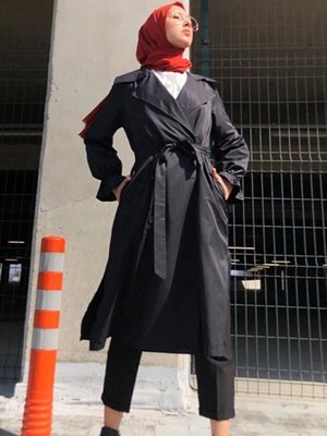 Siyah Düğmeli Trençkot Siyah Düğmeli Trençkot