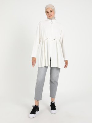 Beyaz Hırka Beyaz Hırka