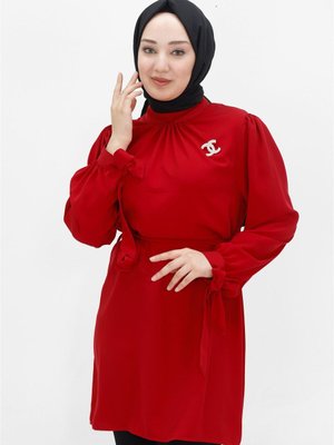 Kırmızı Kristal Kumaş Broşlu Tunik Kırmızı Kristal Kumaş Broşlu Tunik