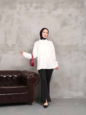 Beyaz Balon Kol Saten Tunik Beyaz Balon Kol Saten Tunik