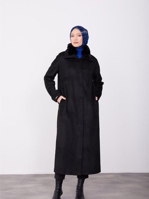 Yakası Yarım Kürklü Manto Siyah