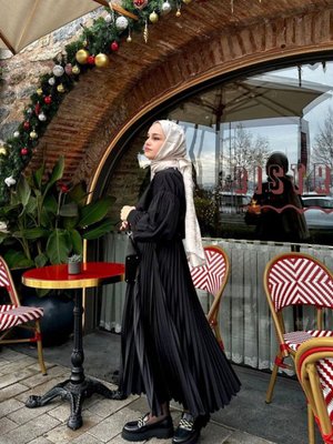 Siyah Piliseli Deri Görünümlü Uzun Etek Siyah Piliseli Deri Görünümlü Uzun Etek