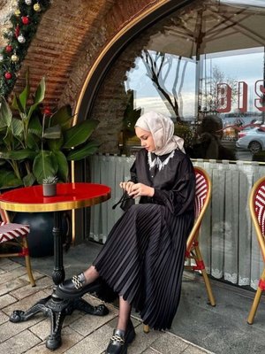 Siyah Piliseli Uzun Etek Siyah Piliseli Uzun Etek