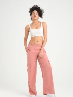 Gül Kurusu Kaliteli Yumuşak Kupra Kumaş Cepli Beli Lastikli Bol Paça Kargo Pantolon Gül Kurusu Kaliteli Yumuşak Kupra Kumaş Cepli Beli Lastikli Bol Paça Kargo Pantolon