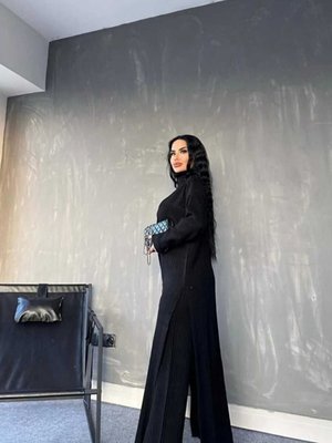 Siyah Balıkçı Yaka Eteği Yırtmaçlı Fitilli Elbise Ve Geniş Pantolon İkili Triko Takım Siyah Balıkçı Yaka Eteği Yırtmaçlı Fitilli Elbise Ve Geniş Pantolon İkili Triko Takım