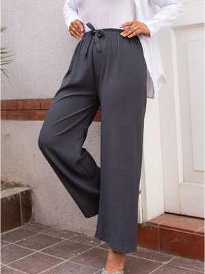 Antrasit Bel Lastikli Salaş Ve Ön Bağcık Detaylı Bürümcük Şık Kumaş Pantolon Antrasit Bel Lastikli Salaş Ve Ön Bağcık Detaylı Bürümcük Şık Kumaş Pantolon