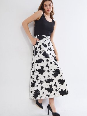 Siyah Gabardin Kumaş Cepli Mevlana Spor Beyaz Uzun Kloş Kot Etek Siyah Gabardin Kumaş Cepli Mevlana Spor Beyaz Uzun Kloş Kot Etek