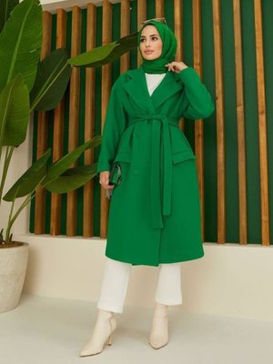 Yeşil Önü Düğmeli Kuşaklı Kaşe Kaban Yeşil Önü Düğmeli Kuşaklı Kaşe Kaban