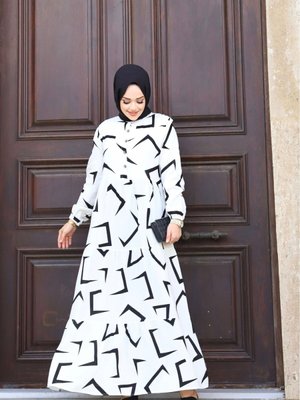 Beyaz Yazlık Önü Düğmeli Desenli Dokuma Viskon Şık Elbise