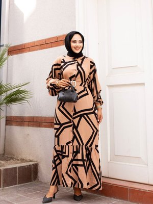 Vizon Siyah Bisiklet Yaka Önü Düğmeli Ve Etek Büzgülü Şık Kemer İle Viskon Elbise Vizon Siyah Bisiklet Yaka Önü Düğmeli Ve Etek Büzgülü Şık Kemer İle Viskon Elbise