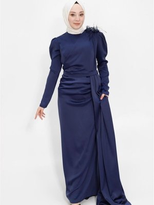 Lacivert Omuzu Taşlı Pelerinli Saten Kumaş Abiye Elbise Lacivert Omuzu Taşlı Pelerinli Saten Kumaş Abiye Elbise