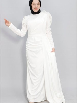 Ekru Omuzu Taşlı Pelerinli Saten Kumaş Abiye Elbise Ekru Omuzu Taşlı Pelerinli Saten Kumaş Abiye Elbise