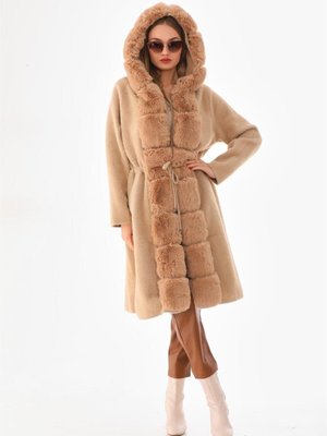 Camel İtalyan Çıkabilen Kürk Detaylı Kapüşonlu Angora Kaban Camel İtalyan Çıkabilen Kürk Detaylı Kapüşonlu Angora Kaban