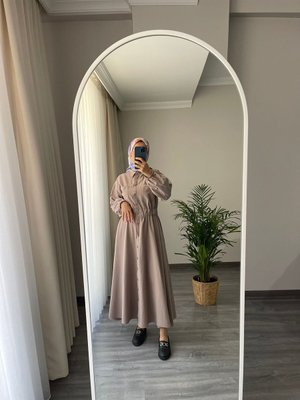 Çıtçıtlı Bel Lastikli Büzgülü Tesettür Elbise Vizon