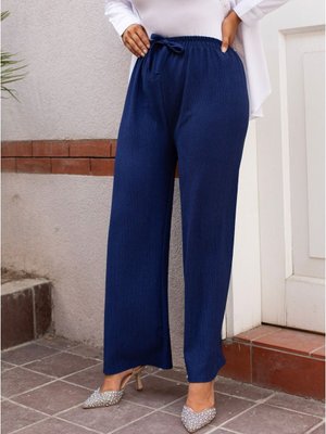 Lacivert Bel Lastikli Salaş Ve Ön Bağcık Detaylı Bürümcük Şık Kumaş Pantolon Lacivert Bel Lastikli Salaş Ve Ön Bağcık Detaylı Bürümcük Şık Kumaş Pantolon