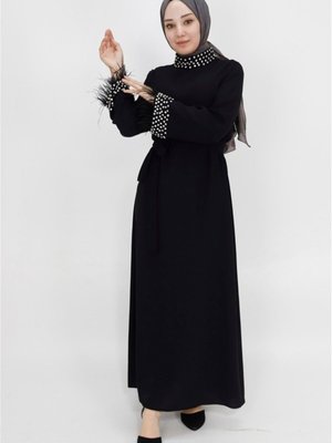 Siyah Krep Kumaş Yakası Ve Bileği Taş Detaylı Abiye Elbise Siyah Krep Kumaş Yakası Ve Bileği Taş Detaylı Abiye Elbise