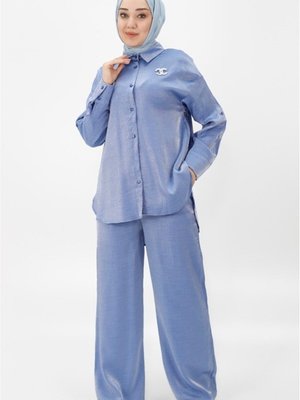 İndigo Pamuklu Saten Kumaş Yanı Taşlı Ve Broşlu İkili Takım İndigo Pamuklu Saten Kumaş Yanı Taşlı Ve Broşlu İkili Takım