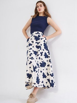 Lacivert Gabardin Kumaş Cepli Mevlana Spor Beyaz Uzun Kloş Kot Etek Lacivert Gabardin Kumaş Cepli Mevlana Spor Beyaz Uzun Kloş Kot Etek