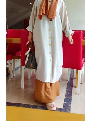 Taş Beyaz Keten Karışımlı Uzun Büyük Bedene Uygun Salaş Gömlek Elbise Tunik Taş Beyaz Keten Karışımlı Uzun Büyük Bedene Uygun Salaş Gömlek Elbise Tunik