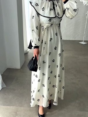 Beyaz Yaka Detaylı Oversize Elbise Beyaz Yaka Detaylı Oversize Elbise