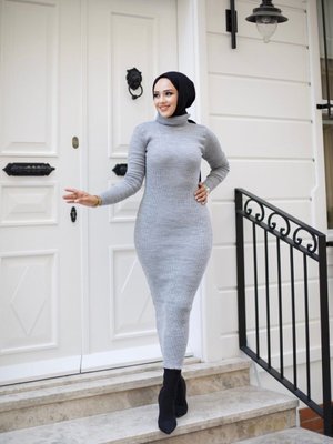 Gri Akrilik Balıkçı Yaka Esnek Ve Slim Triko Kalem Elbise Gri Akrilik Balıkçı Yaka Esnek Ve Slim Triko Kalem Elbise
