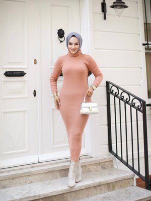 Pudra Akrilik Balıkçı Yaka Esnek Ve Slim Triko Kalem Elbise Pudra Akrilik Balıkçı Yaka Esnek Ve Slim Triko Kalem Elbise