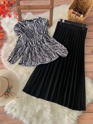 Zebra Desenli Bel Büzgülü Piliseli Etekli Takım Zebra Desenli Bel Büzgülü Piliseli Etekli Takım