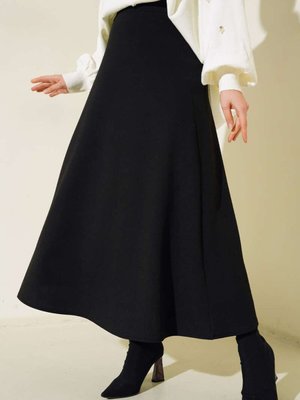 Siyah Kiloş Uzun Etek Siyah Kiloş Uzun Etek