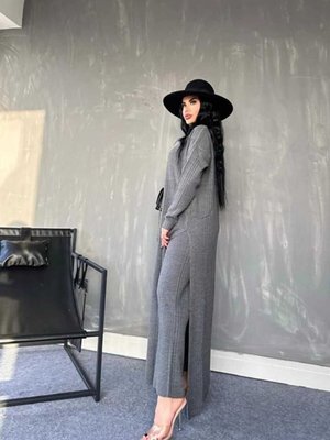 Gri Balıkçı Yaka Eteği Yırtmaçlı Fitilli Elbise Ve Geniş Pantolon İkili Triko Takım Gri Balıkçı Yaka Eteği Yırtmaçlı Fitilli Elbise Ve Geniş Pantolon İkili Triko Takım
