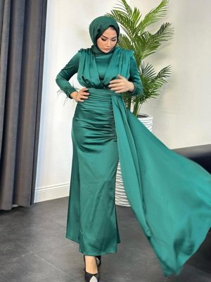 Kuyruk Detaylı Saten Abiye Elbise Zümrüt Kuyruk Detaylı Saten Abiye Elbise Zümrüt