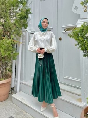 Zümrüt Yeşili Piliseli Uzun Etek Zümrüt Yeşili Piliseli Uzun Etek