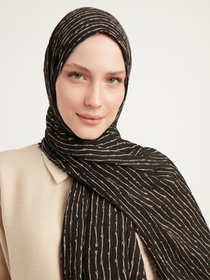 Siyah Çizgi Desenli Şal