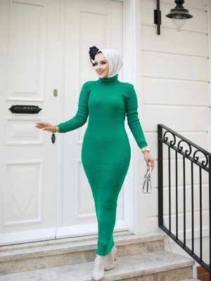 Yeşil Akrilik Balıkçı Yaka Esnek Ve Slim Triko Kalem Elbise Yeşil Akrilik Balıkçı Yaka Esnek Ve Slim Triko Kalem Elbise