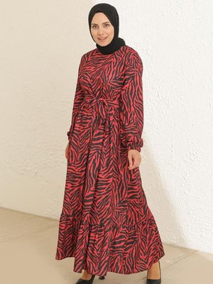 Kırmızı Desenli Kuşaklı Elbise Kırmızı Desenli Kuşaklı Elbise