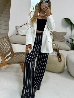 Boz Siyah Çizgili Yandan Yırtmaçlı Pantolon Boz Siyah Çizgili Yandan Yırtmaçlı Pantolon