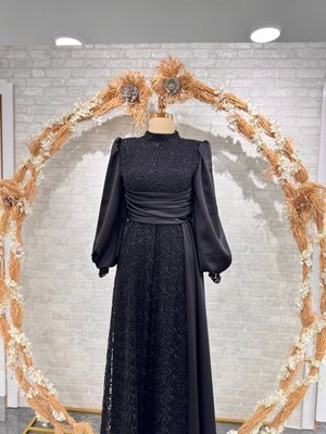 Fransız Güpürlü Saten Siyah Abiye Elbise