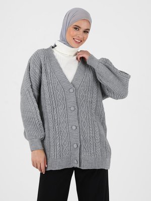 Gümüş Melanj Desenli Düğme Detaylı Triko Hırka