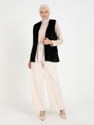 Siyah Yelek Siyah Yelek