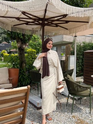 Krem Tam Kalıp Gömlek Yaka Etekli Takım Krem Tam Kalıp Gömlek Yaka Etekli Takım