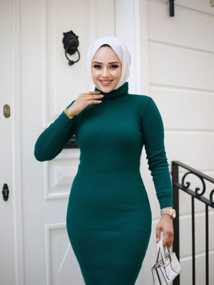 Zümrüt Yeşili Giyim Akrilik Balıkçı Yaka Esnek Ve Slim Triko Kalem Elbise Zümrüt Yeşili Giyim Akrilik Balıkçı Yaka Esnek Ve Slim Triko Kalem Elbise