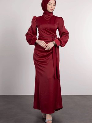 Yandan Bağlamalı Pile Detaylı Saten Abiye Elbise